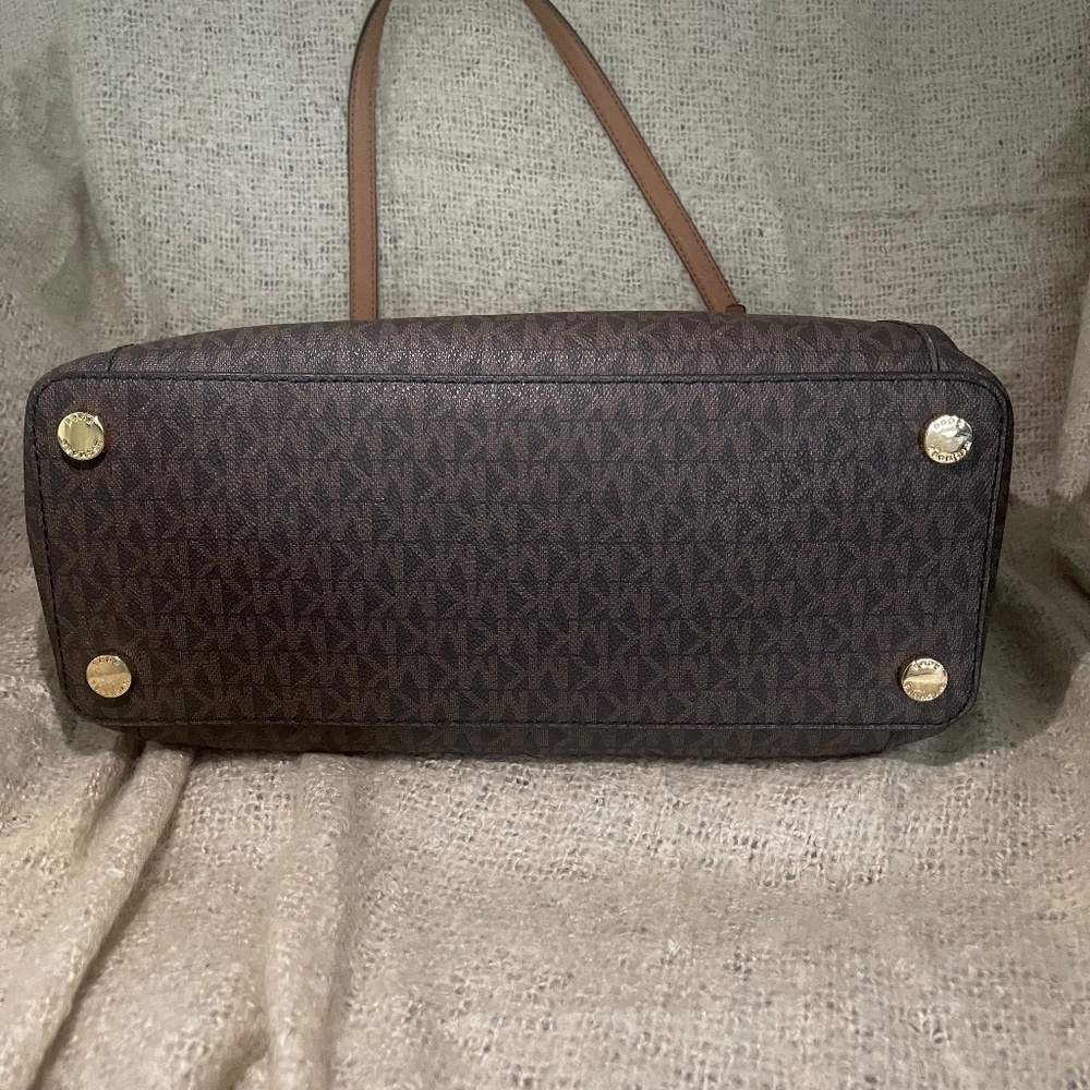 Brown Logo - image 4